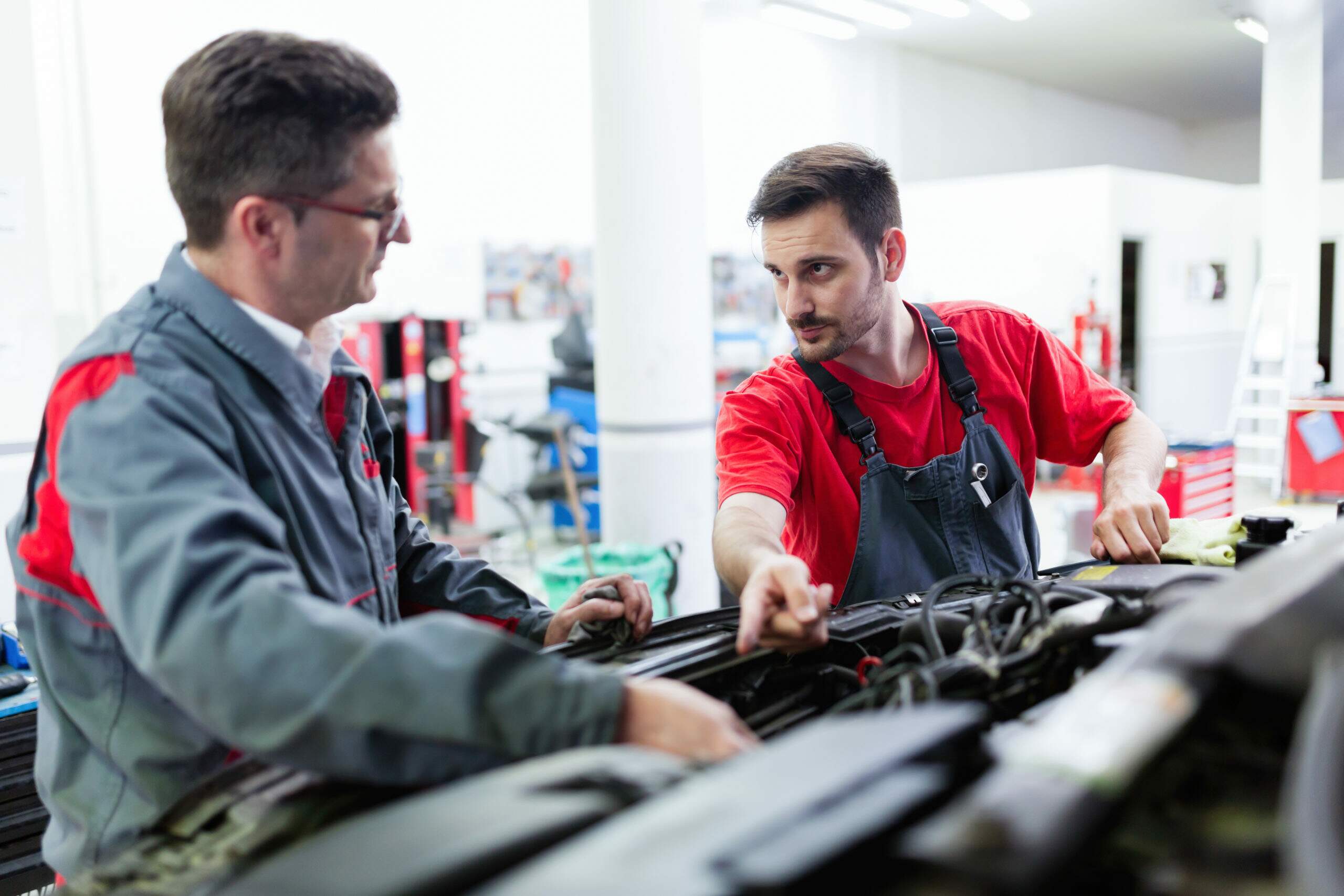 Controle de gastos em um centro automotivo: como deve ser feito? 