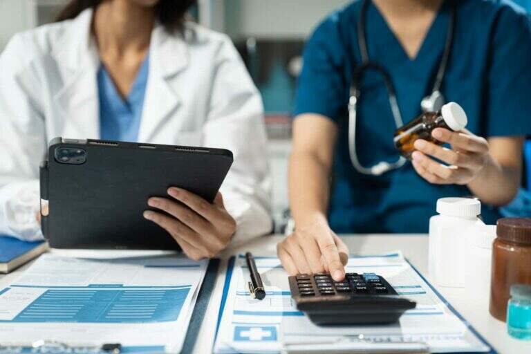 Descubra Como Otimizar Suas Finanças Com Estratégias De Planejamento Tributário Sob Medida Para Médicos - Contabilidade em São Jose dos Campos | Souza & Souza